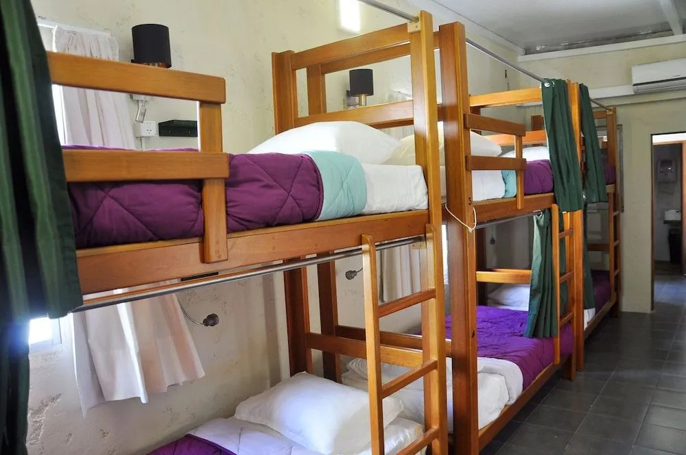 Alevines Playa el Emir Hostel & Suites