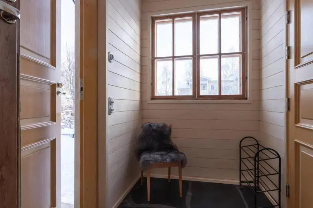 Cozy 1 Br Apt and Free parking by the Railway station