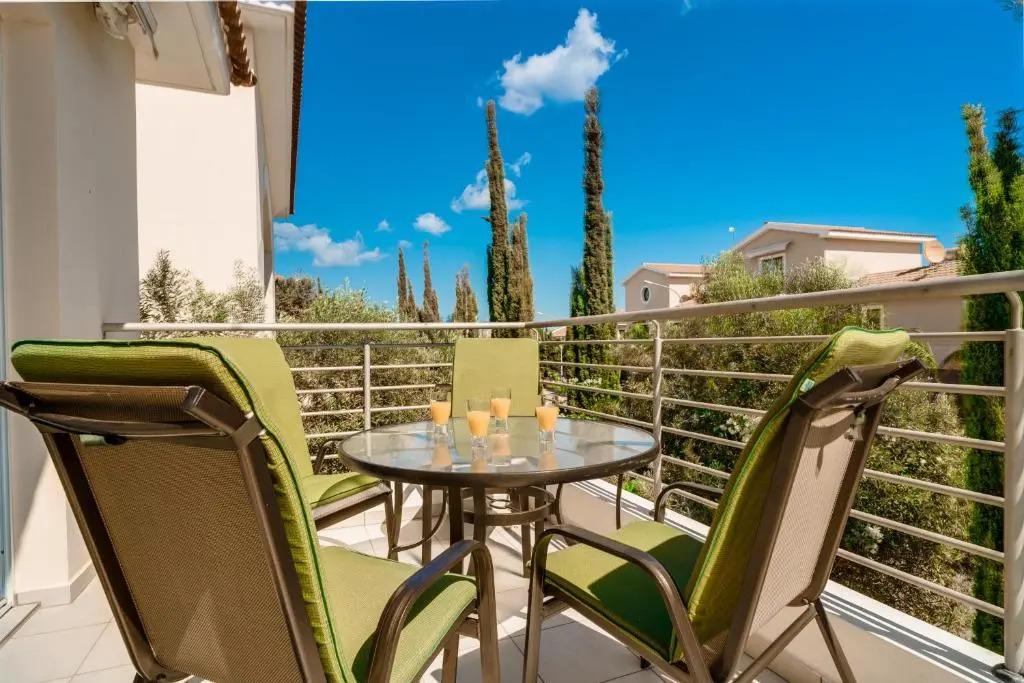 Lovely 2 Bedroom Family Apartment w/ Pool