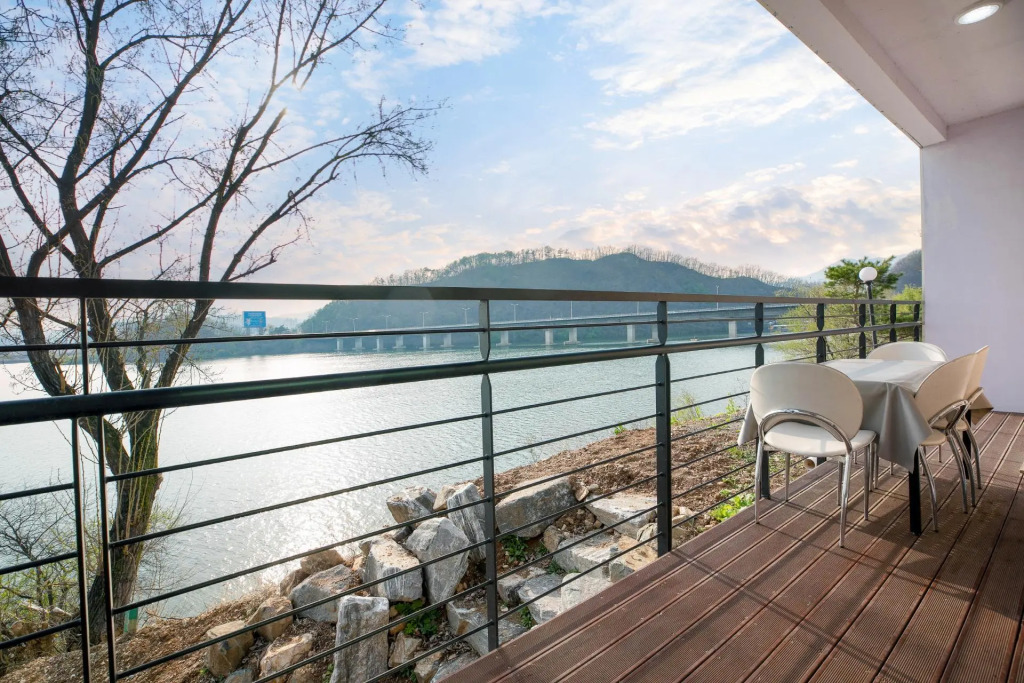 Nami Island Rivermoon Pension