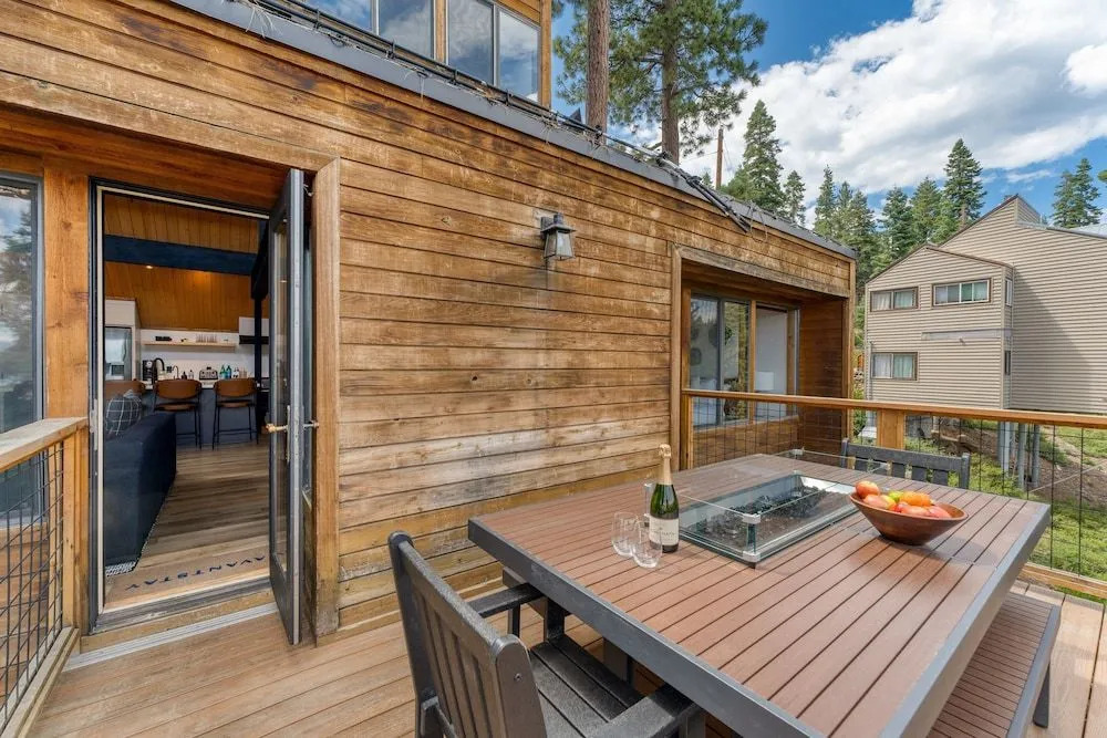 Lake View, Firepit, Game Room Remodeled Nightingale Overlook by Avantstay
