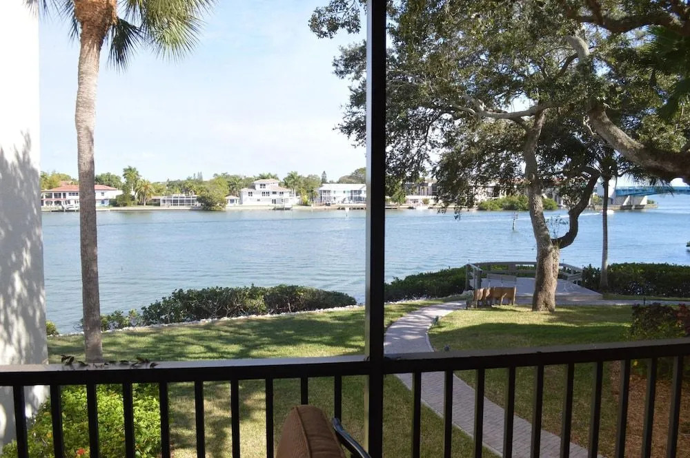 Cove II 127F 2 Bedroom Condo By Midnight Cove II