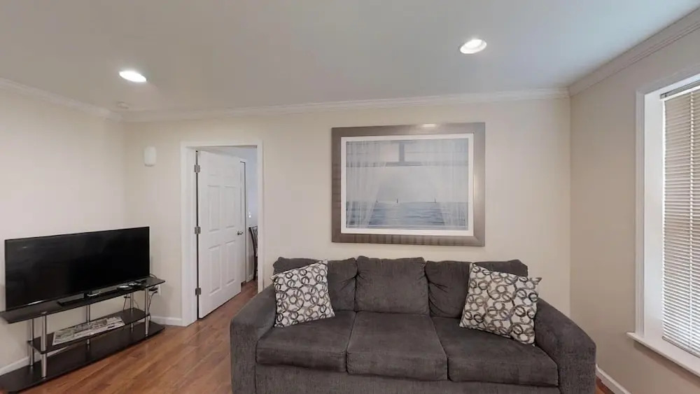 1 Bedroom - Walk to Historic Downtown Condo