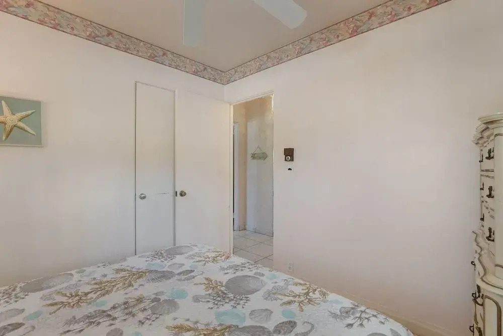 Ugly Tuna Down 1 Bedroom Cottage by RedAwning