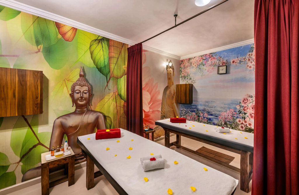 Golden Tulip Candolim, Goa