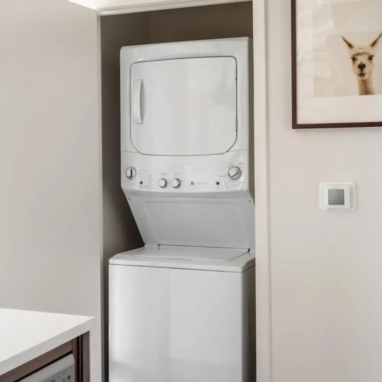 Kasa Spacious 1BD With Private Balcony 2nd Street