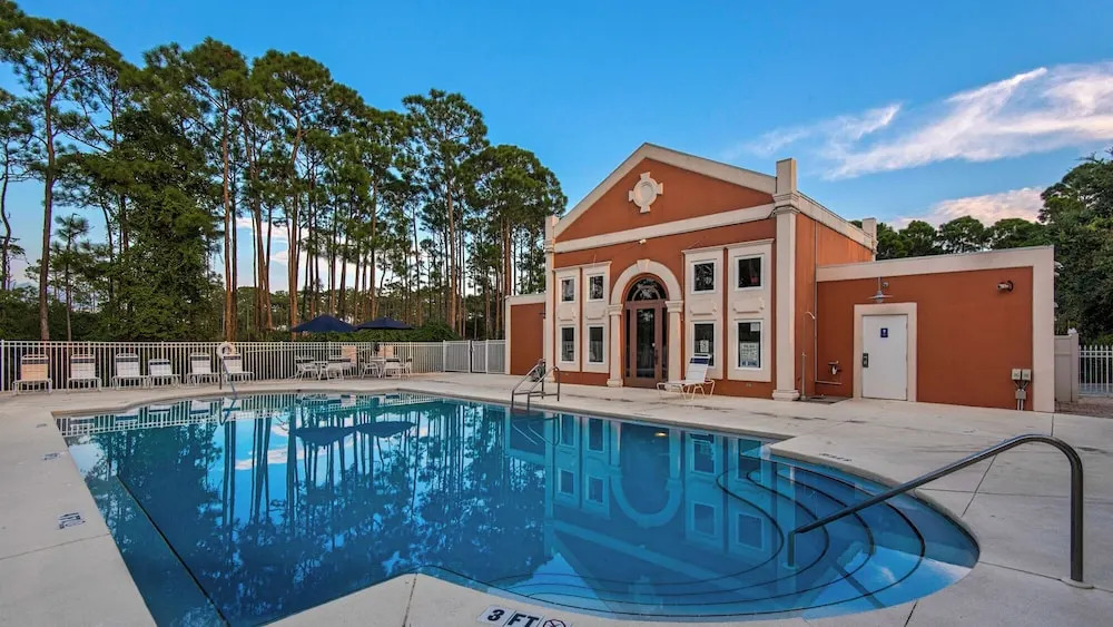 Spacious Home, Private Backyard, and Community Pool