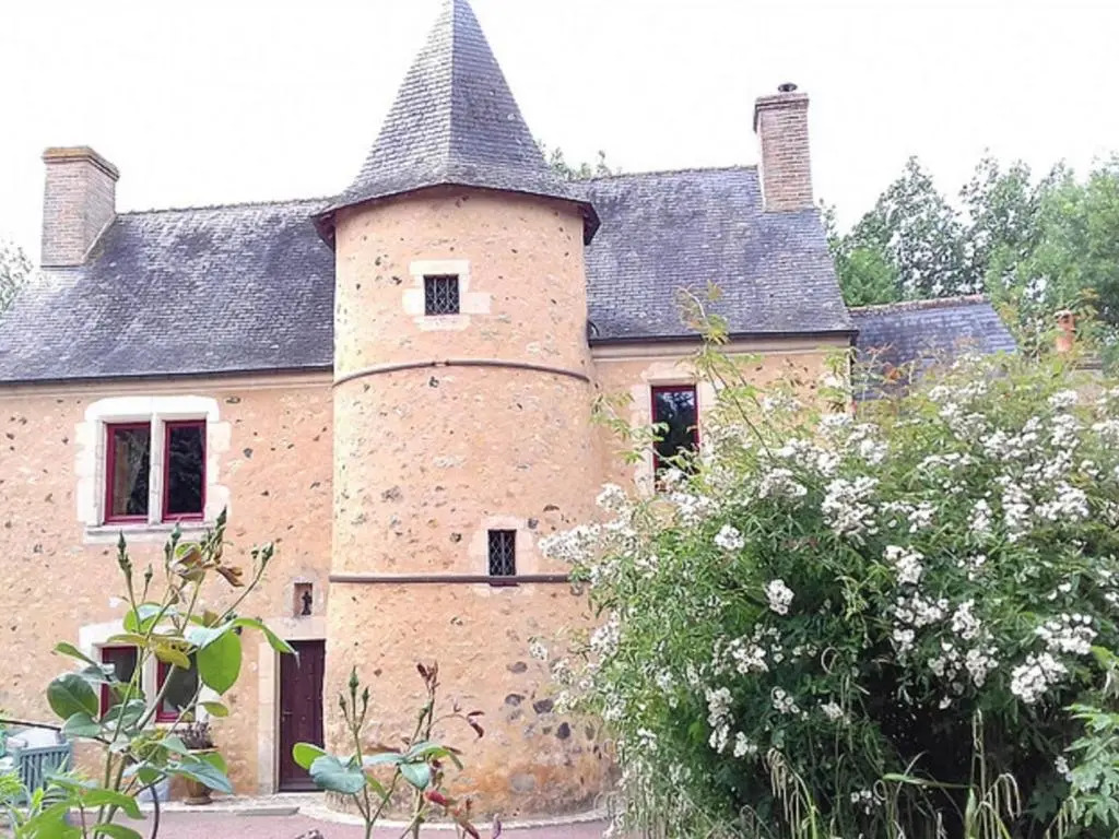 Charme et authenticité : gîte pour 4 pers. en bord de rivière avec jardin enchanteur en Sarthe - FR-1-410-236