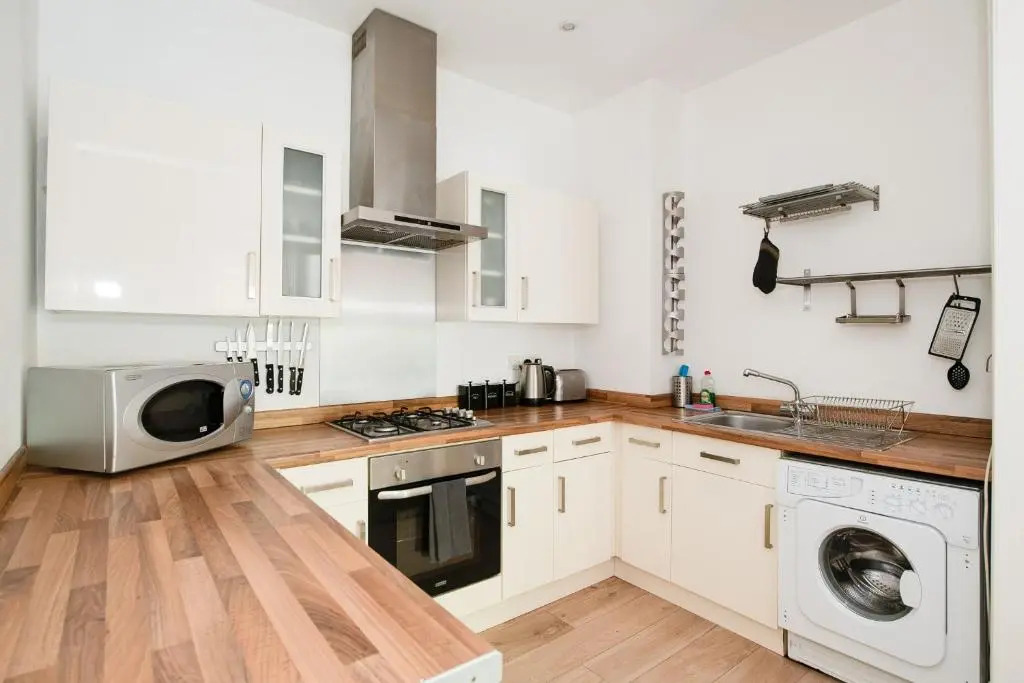 Great family flat just 10 mins walk to beach