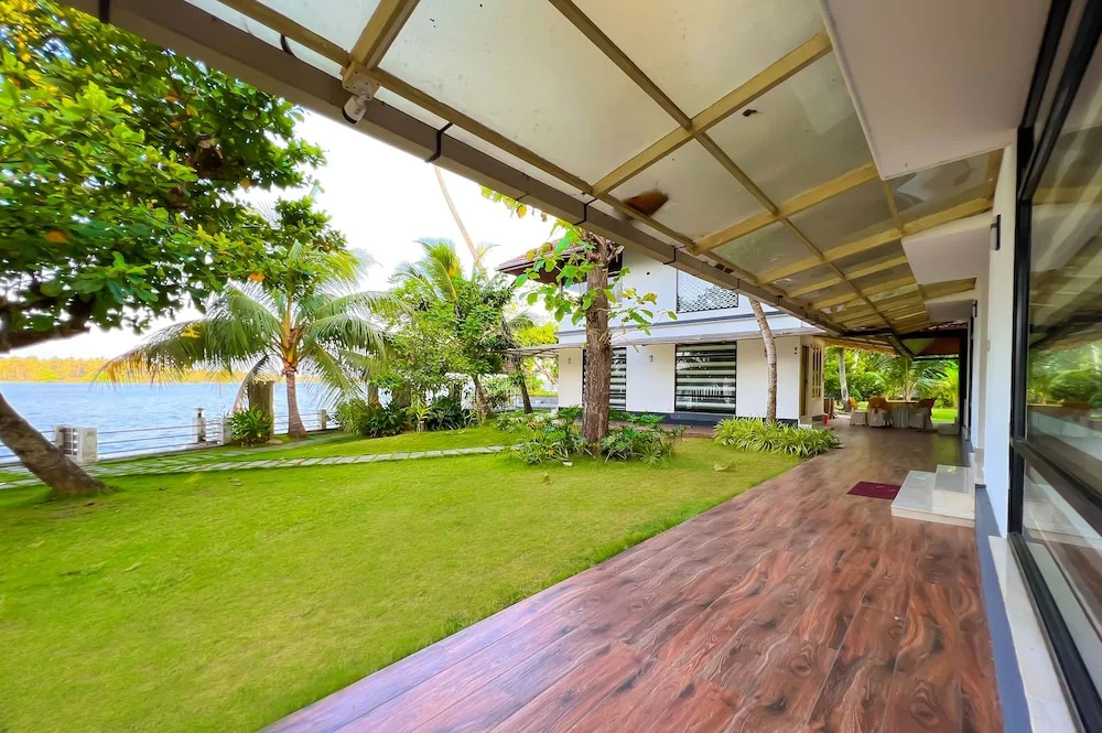 Jai Lake House