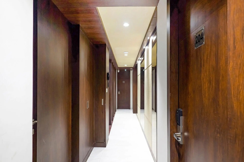 FabHotel Eros 211 - Nr Sreebhumi