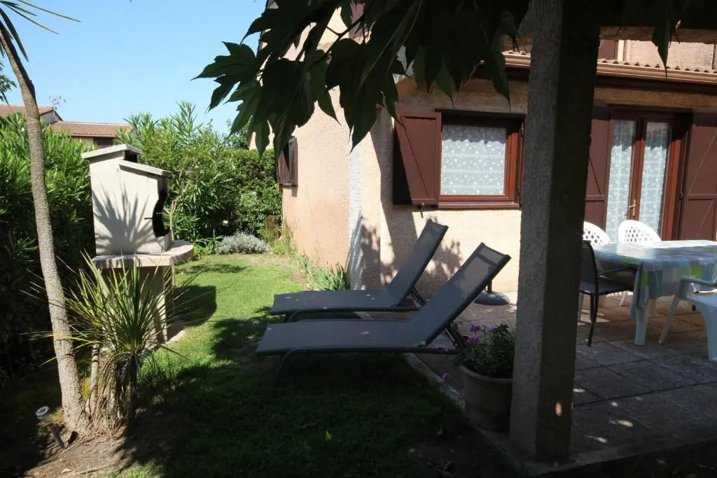 Domaine de vacances à 600m de la plage animations piscines en supplément villa climatisée 3 chambres 5 couchages WIFI LRPDSG12