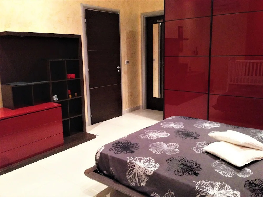 Tasteful Holiday Home in Avola near Sea Beach