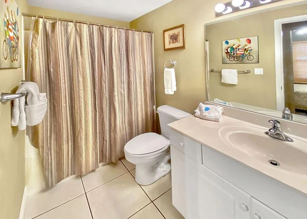 Celadon: Unit 407 by Forehand Rentals