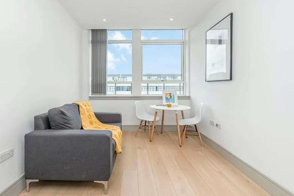 Charming 1-bed Apartment in Harrow