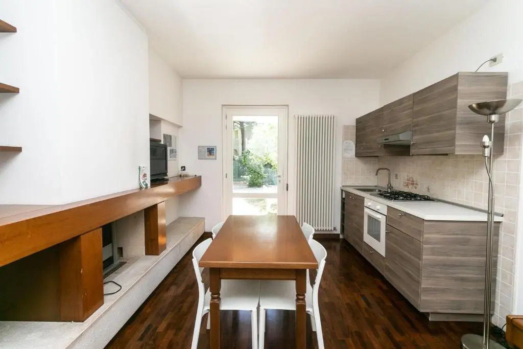 N39 - Numana, Villa Con Giardino a Due Passi Dal Mare
