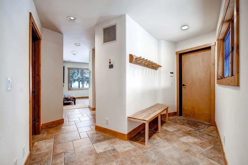 Dunkin Hill Lodge - Private Home by RedAwning