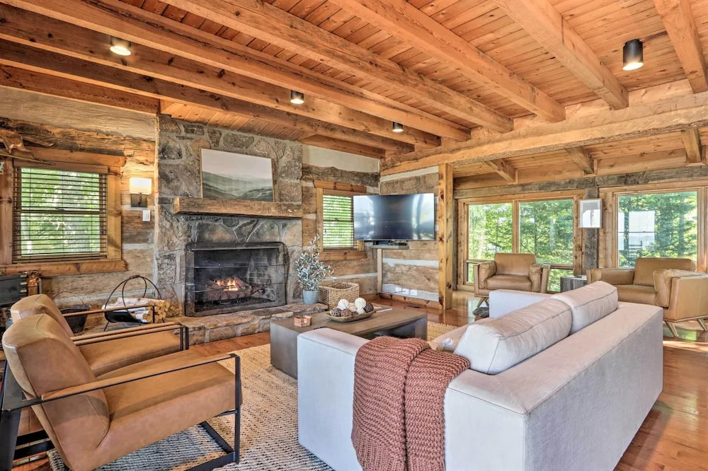 Deck & Hot Tub: Mtn-view Gatlinburg Cabin