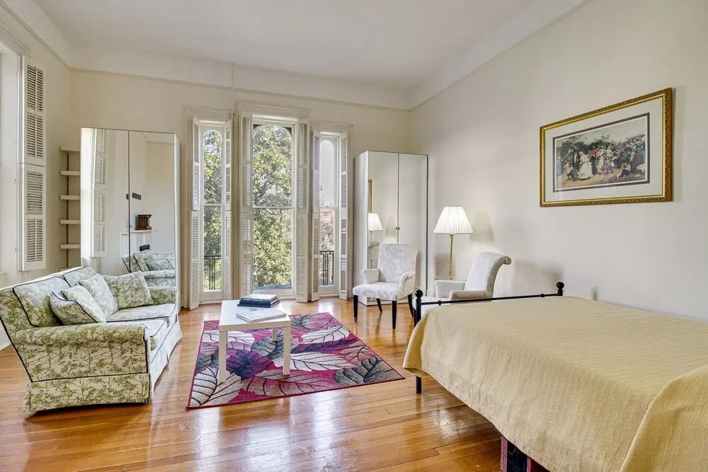 Downtown Savannah Apartment, Walk to Forsyth Park!