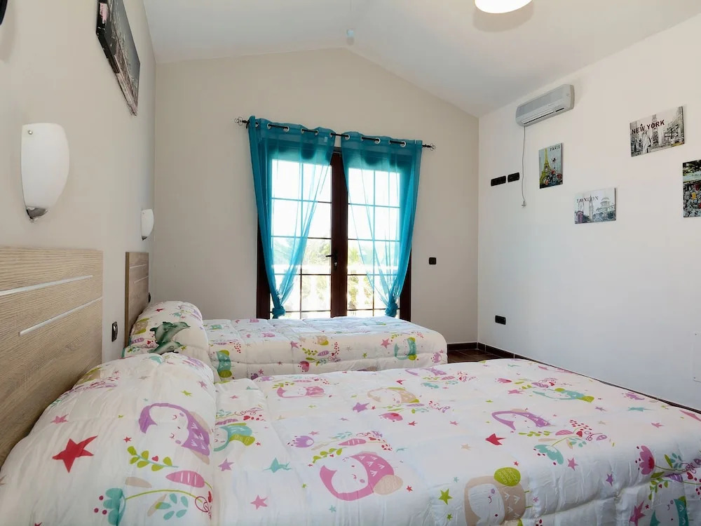 Quiet Location, Comfortable and Detached Villa With Private Pool Near Tinajo