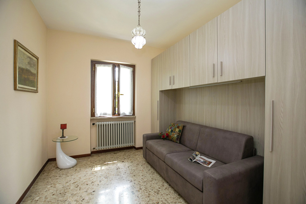 Villa Alberti 900m from Garda lake with Garden