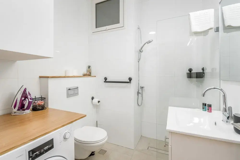 Stylish one BDR with balcony