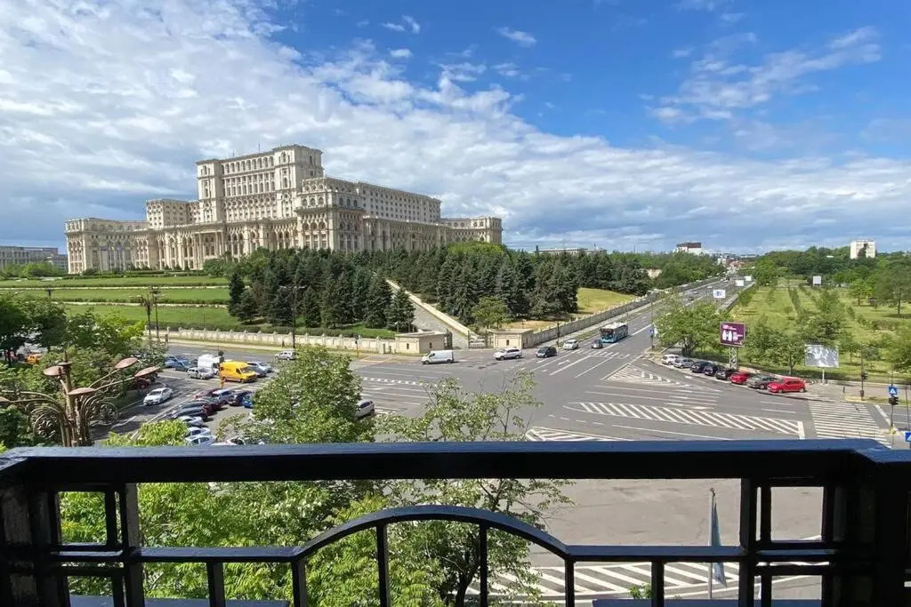 New Luxury Flat in front of the Parliament at Unirii