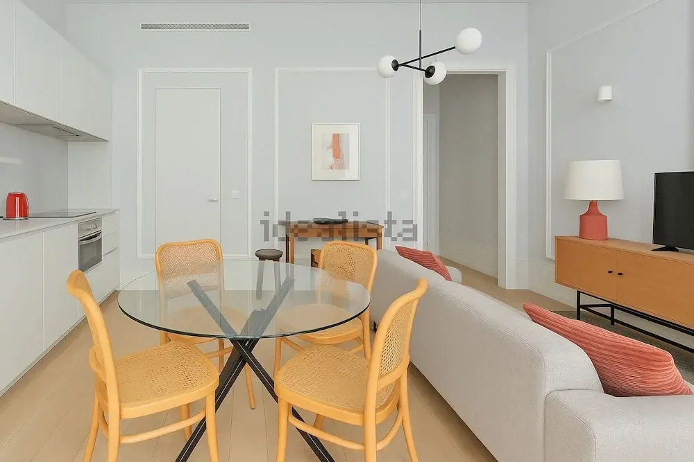 2bed flat with Balcony in Central Lisbon