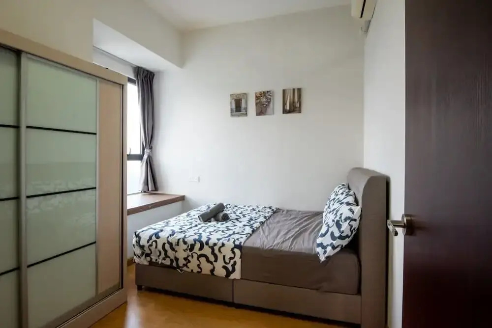 Chic 3BR in Danga Bay With Water Views & Parking