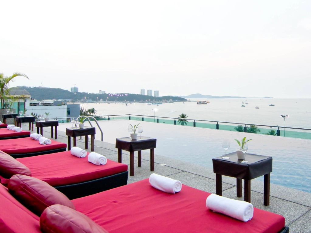Sea Me Spring Too Hotel