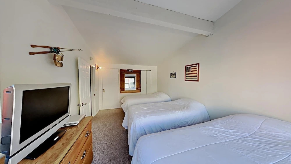 615 4 Bedroom Condo