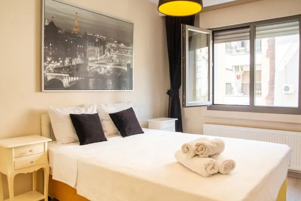 Pleasant and Central Flat With Balcony in Izmir