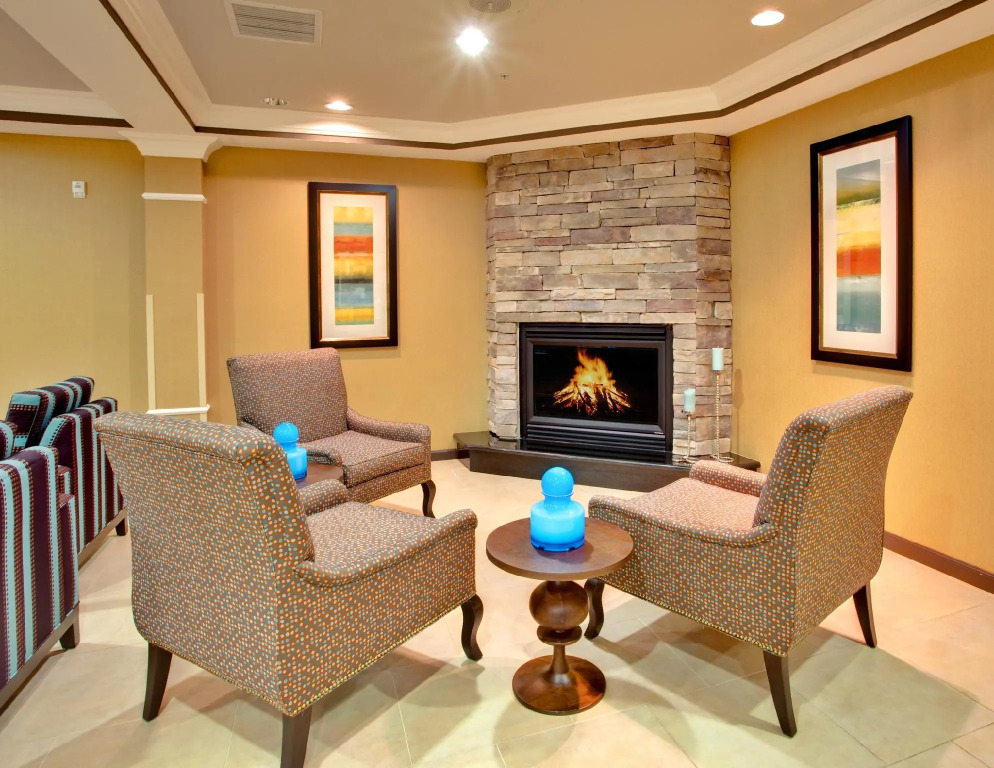 Holiday Inn Express Hotel & Suites Lake Elsinore by IHG