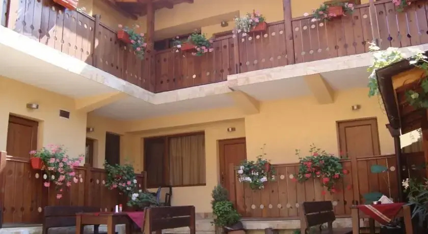 Kadeva House