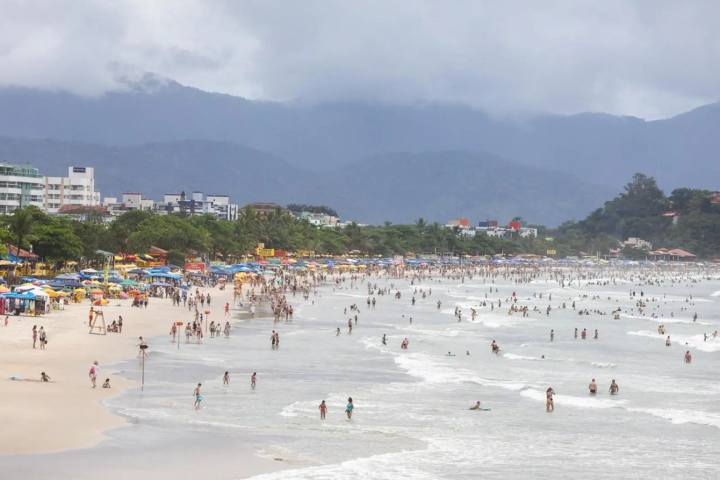 Lindo apê 1 min a pé da areia da Praia Grande-O mais perto! com Varanda