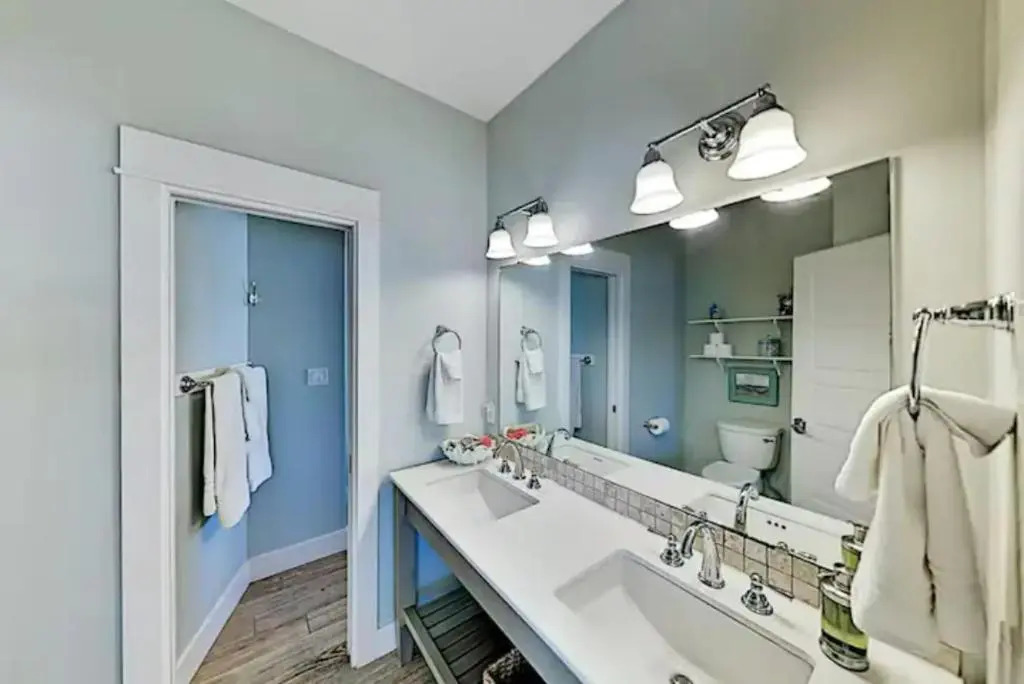 Steps to The Beach! Beautiful 4 BDRM 5 Bath Home W/Pool & Hot Tub