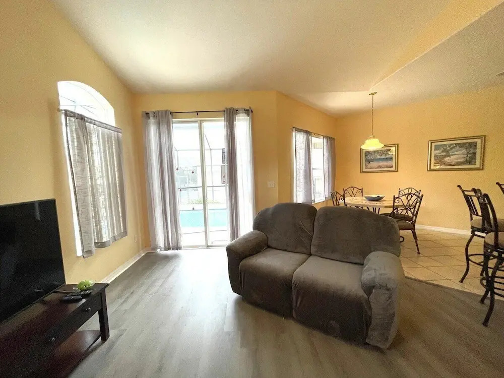 229 Corvina Drive Davenport, 5bed