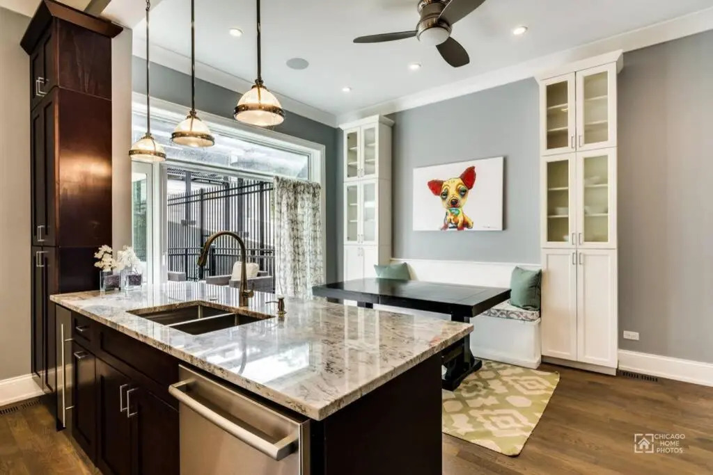 Gold coast villa with free parking garage sleeps 10