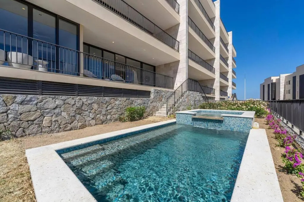 Private pool & spa with stunning ocean views Solaria E 101