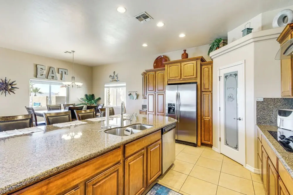 Lake View & Games: Spacious Oasis in Lake Havasu!