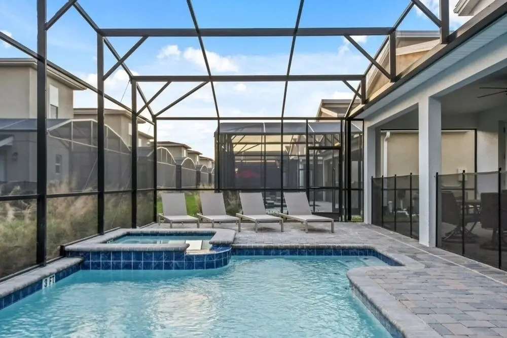 Storey Lake - 9 Bedroom Home With Pool - 1679st 9 Home by Redawning