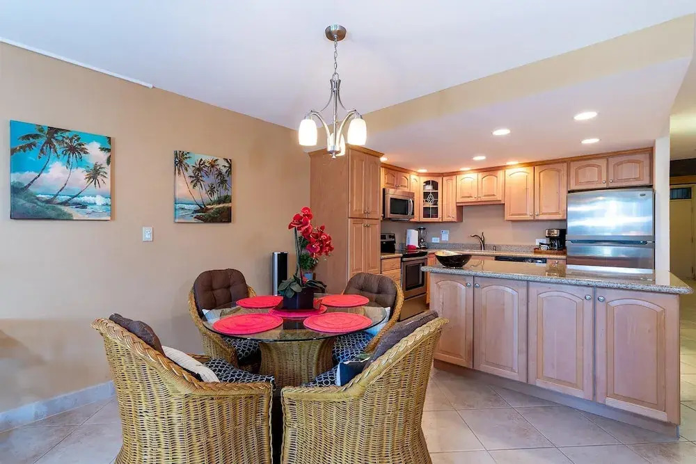 Kamaole Sands 2-204 - Dramatic Ocean and Courtyard Views, 1bd / 2ba, AC, Wi-fi