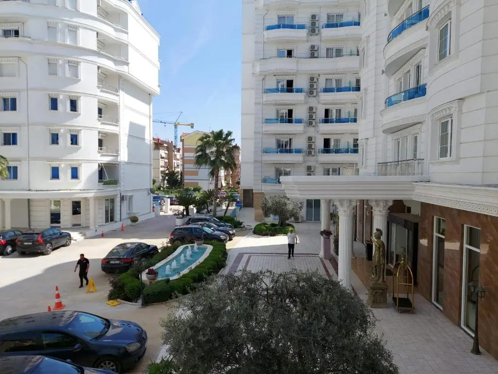 Armando Apartments