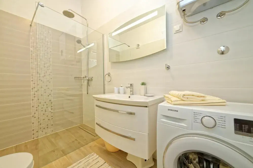 Apartment Hennion / Two Bedrooms A1 Leona