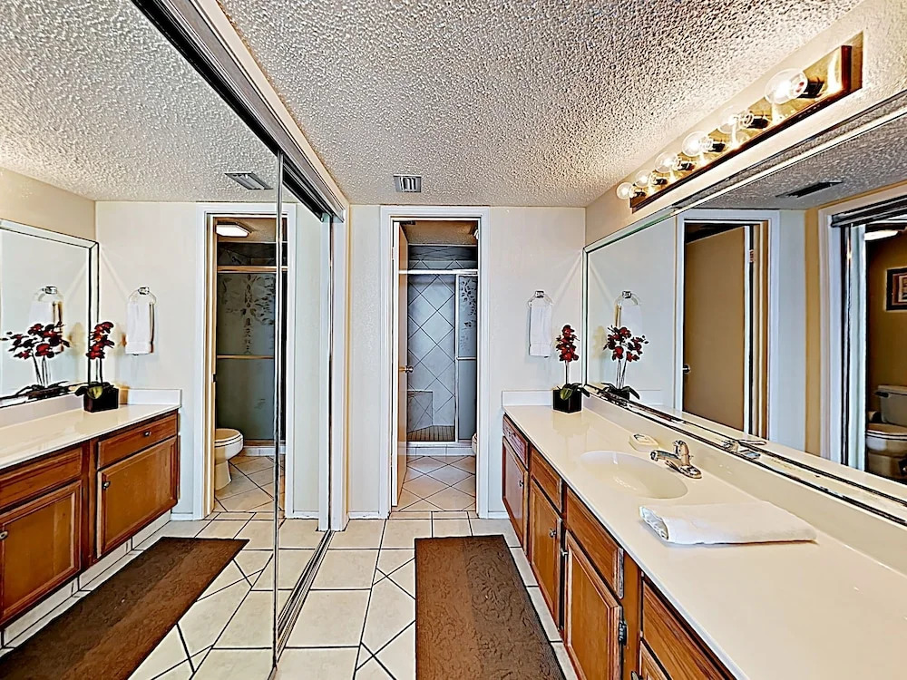 New Listing! All-suite Hideaway W/ Gulf Views 2 Bedroom Condo