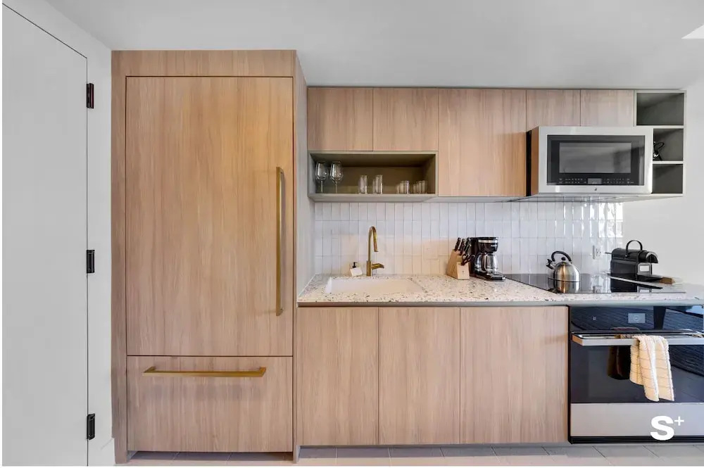 Downtown Haven Sleek 1-BR with Vistas