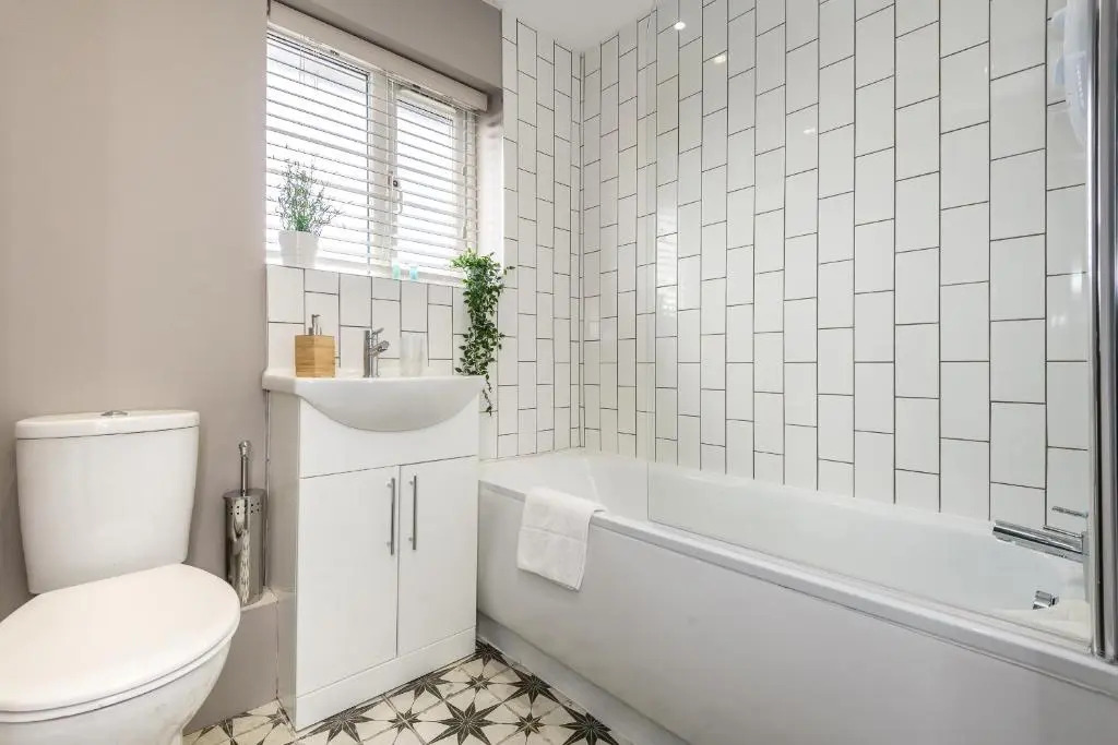 Air Host and Stay - Birchfield Lodge - Sleeps 10 Amazing spacious house