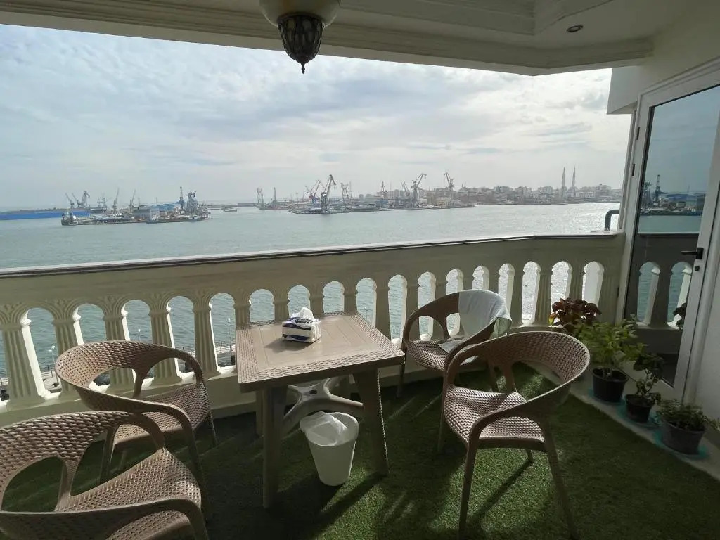 شقة مطلة علي قناة السويس701