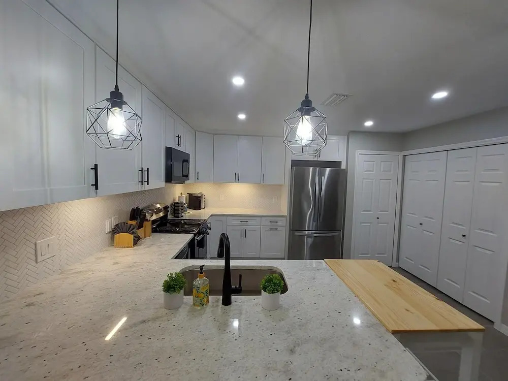 Amazing 3/2 Condo, Gated Community at Club Cortile!!