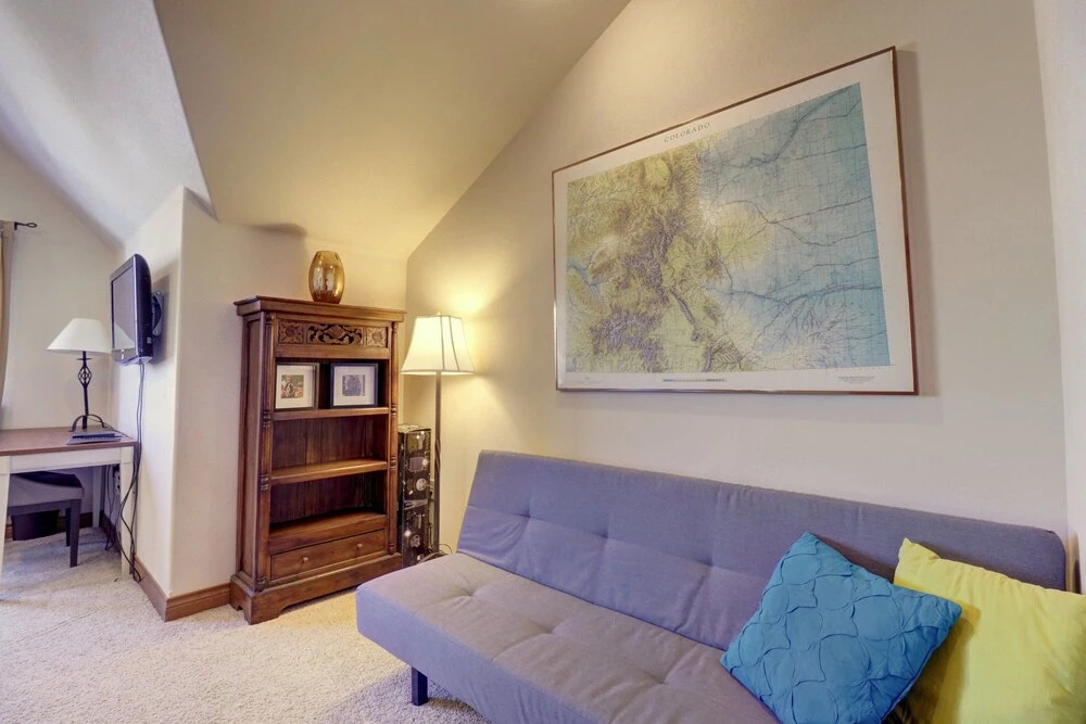 E8 Drake Landing 2br + Loft 2 Bedroom Condo by RedAwning